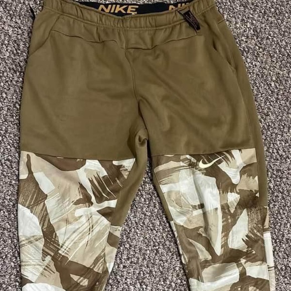 Nike sweatsuit excellent condition - Picture 2 of 2